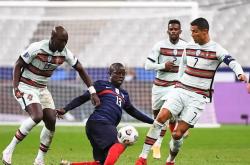 开云平台-卡塔尔选手成功卫冕，坐享胜果