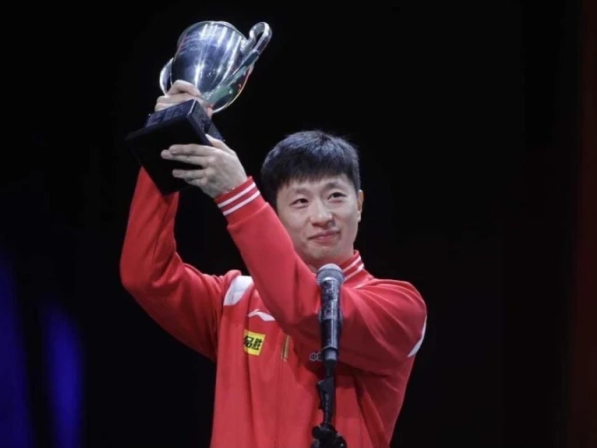 男子团体惊艳表现，夺下冠军