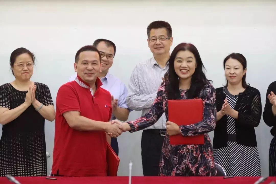 关于瑞士篮球协会与斯洛伐克队签订友好合作协议的信息