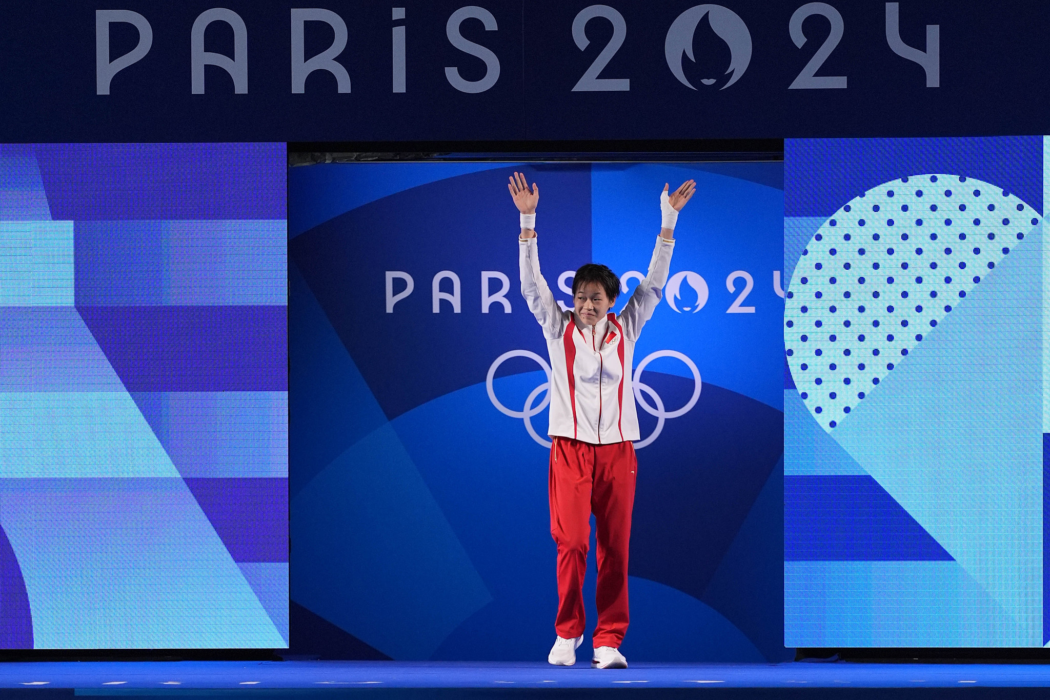 瑞士跳水选手勇夺金牌，表现抢眼