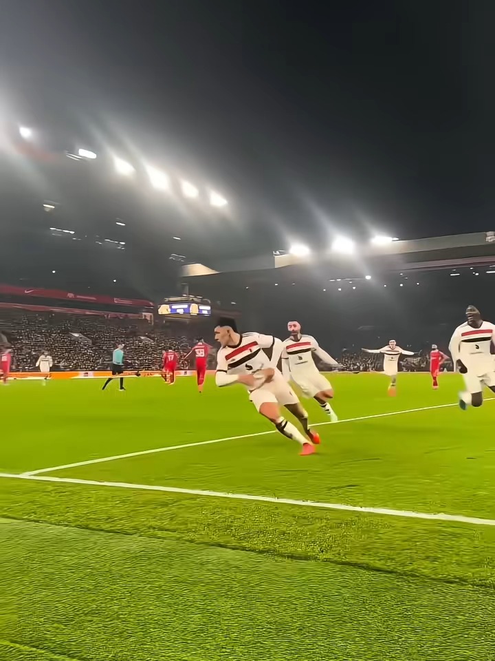 马丁内斯射入一球! 马丁内斯射入一球!