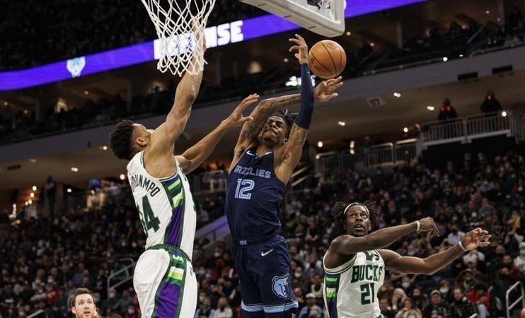 包含雄鹿主场大胜灰熊，字母哥轰下40分的词条